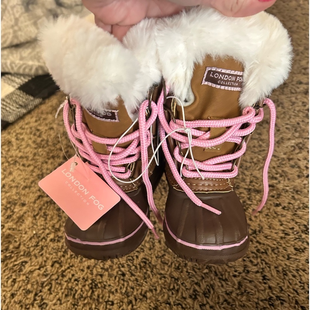 CHRISTMAS SALE $15 UNTIL DEC 25 LONDON FOG KIDS BOOTS NEW k50